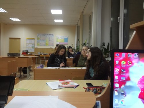 Урок в 10-м классе на тему "Решение задач по теме "Закон сохранения электрического заряда. Закон Кулона""