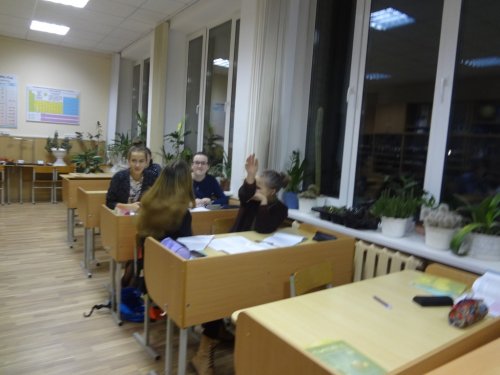 Урок в 10-м классе на тему "Решение задач по теме "Закон сохранения электрического заряда. Закон Кулона""