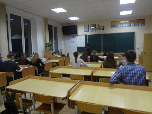 Урок в 10-м классе на тему "Решение задач по теме "Закон сохранения электрического заряда. Закон Кулона""