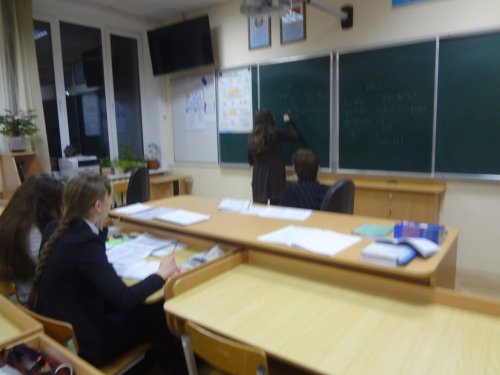 Урок в 10-м классе на тему "Решение задач по теме "Закон сохранения электрического заряда. Закон Кулона""