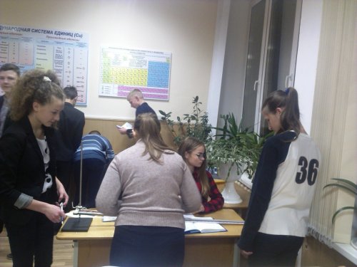 Урок-лабораторная работа в 9-м классе на тему "Исследование равноускоренного движения"