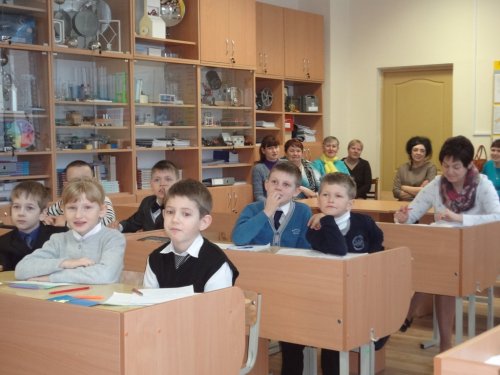 Нестандартный урок, посвященный Дню 8-е Марта Нестандартный урок, посвященный Дню 8-е Марта