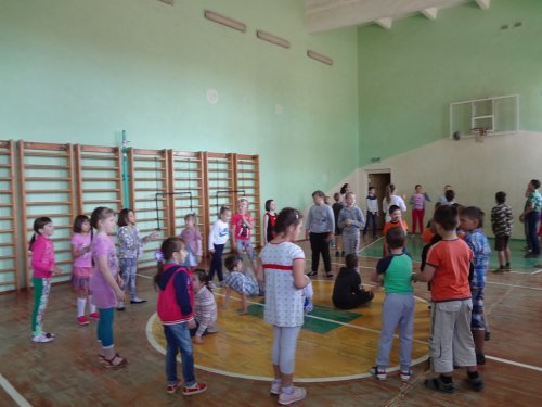 Зарядка в лагере