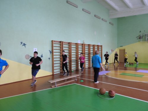 Урок физической культуры в 8 классе. Учитель Шейко А.А.