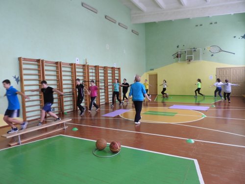 Урок физической культуры в 8 классе. Учитель Шейко А.А.