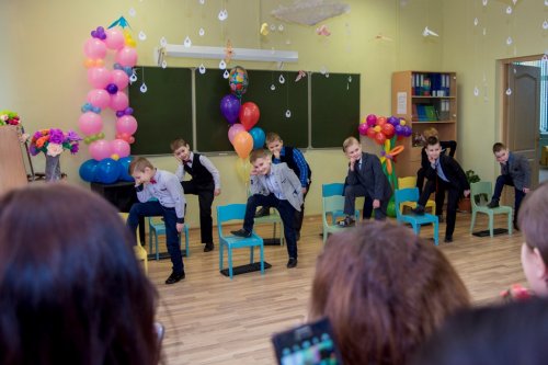 Утренник « Чем же маму удивить?» Утренник « Чем же маму удивить?»