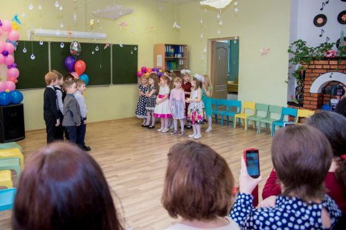 Утренник « Чем же маму удивить?» Утренник « Чем же маму удивить?»