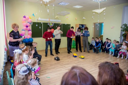 Утренник « Чем же маму удивить?» Утренник « Чем же маму удивить?»