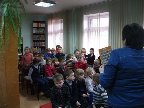 Экскурсия первоклассников в библиотеку Экскурсия первоклассников в библиотеку