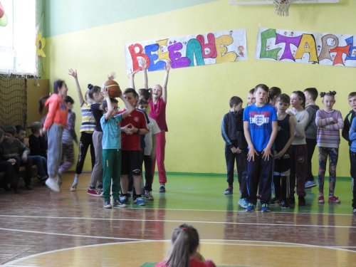 Спортивная игра "Весёлые старты" для учащихся 4 классов 
