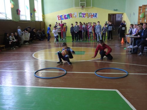 Спортивная игра "Весёлые старты" для учащихся 4 классов 