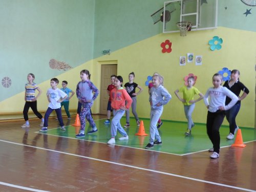 Спортивная игра "Весёлые старты" для учащихся 4 классов 