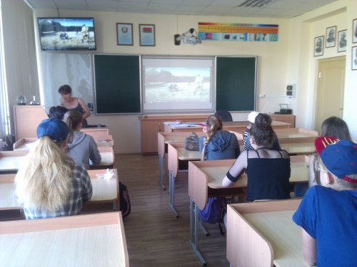 День 17. В рамках Дня всенародной памяти жертв Великой Отечественной войны  - видео лекторий  с обсуждением «У войны не женское лицо»