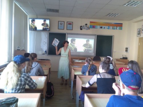 День 17. В рамках Дня всенародной памяти жертв Великой Отечественной войны  - видео лекторий  с обсуждением «У войны не женское лицо»