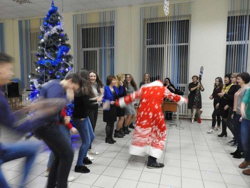 Новогодний праздник для учащихся 8 – 11 классов