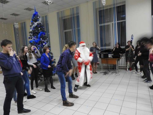 Новогодний праздник для учащихся 8 – 11 классов