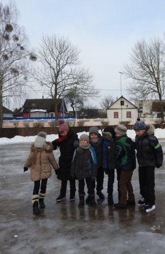 Прогулка на свежем воздухе группы продлённого дня