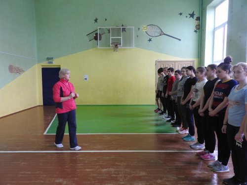 Урок физической культуры в 11-м классе