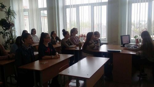 Встреча девочек 8 – 11 классов с районным акушером-гинекологом Семеняко И.А. 