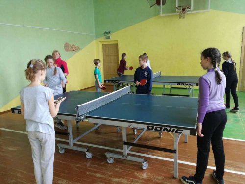 Соревнования между учащимся 5 классов по настольному теннису