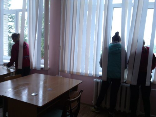 16-ый день в лагере труда и отдыха "Семь ветров". Трудовой десант в кабинетах гимназии