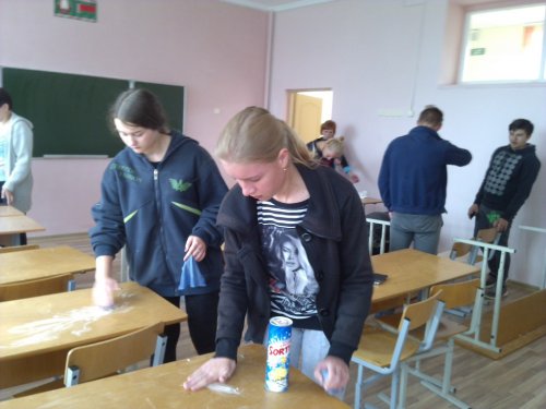 16-ый день в лагере труда и отдыха "Семь ветров". Трудовой десант в кабинетах гимназии