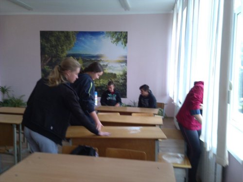 16-ый день в лагере труда и отдыха "Семь ветров". Трудовой десант в кабинетах гимназии