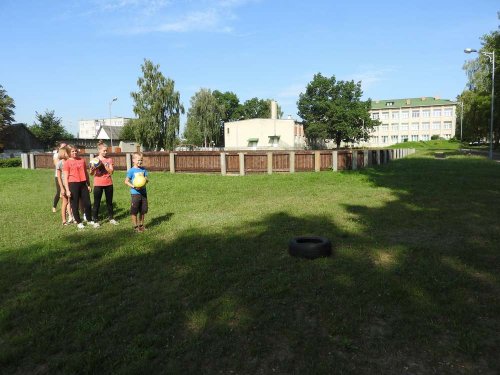 Спортивные игры на свежем воздухе привлекают учащихся