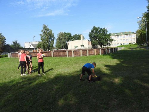 Спортивные игры на свежем воздухе привлекают учащихся