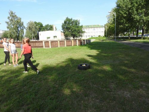 Спортивные игры на свежем воздухе привлекают учащихся