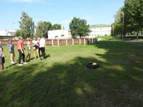 Спортивные игры на свежем воздухе привлекают учащихся