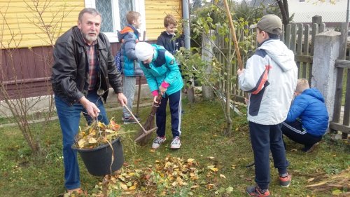 Волонтерская акция "Уютный двор - теплый дом"