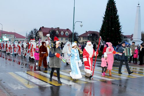 Парад Дедов Морозов и Снегурочек