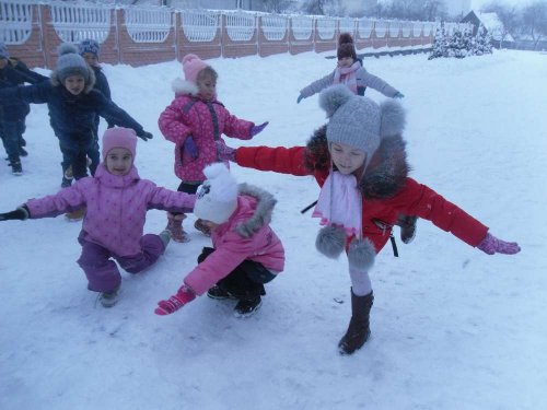 Ура! Мы очень рады снегу!