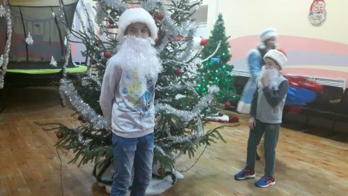 Новогодняя программа "В гостях у Деда Мороза и Снегурочки"