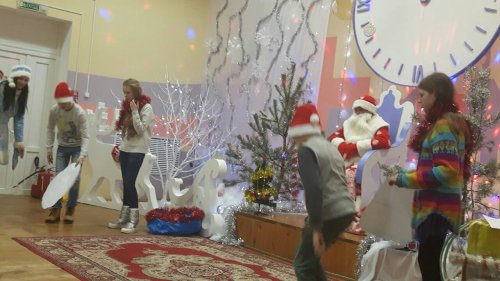 Новогодняя программа "В гостях у Деда Мороза и Снегурочки"