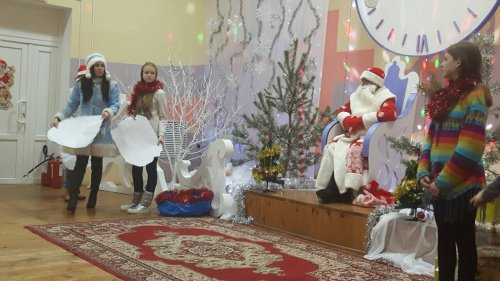 Новогодняя программа "В гостях у Деда Мороза и Снегурочки"