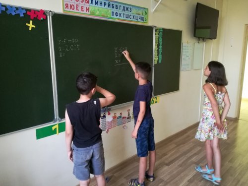 20 июня 2019г. учащиеся II класса приняли активное участие в подвижных играх на стадионе, посетили компьютерный класс, посоревновались на скорость в решении математических задач и примеров