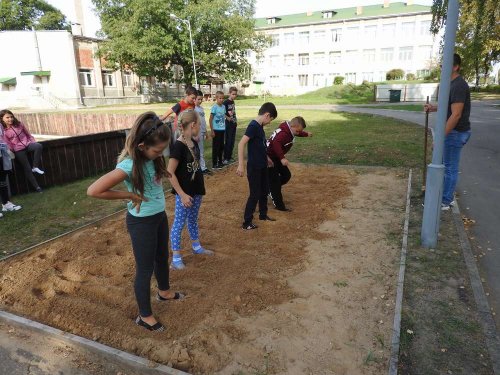 Соревнования по прыжкам в длину. Неделя спорта и здоровья