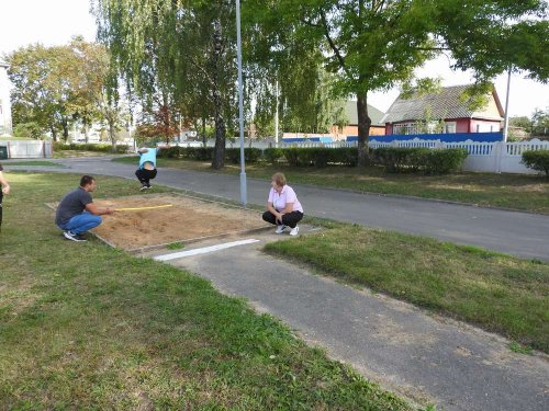 Соревнования по прыжкам в длину. Неделя спорта и здоровья