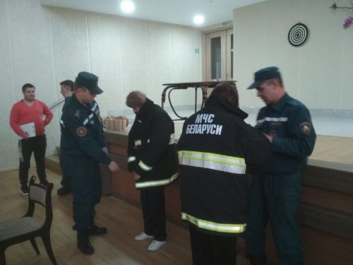 "Несмотря на наши годы, с МЧС свернём мы горы" "Несмотря на наши годы, с МЧС свернём мы горы"