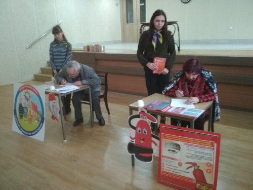 "Несмотря на наши годы, с МЧС свернём мы горы" "Несмотря на наши годы, с МЧС свернём мы горы"