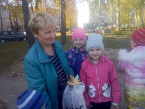 Цветы бабушкам и мамам