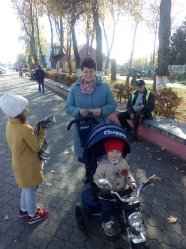 Цветы бабушкам и мамам