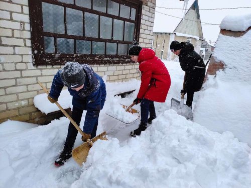 Волонтёрская акция «Зимняя пора добрых дел» Волонтёрская акция «Зимняя пора добрых дел»