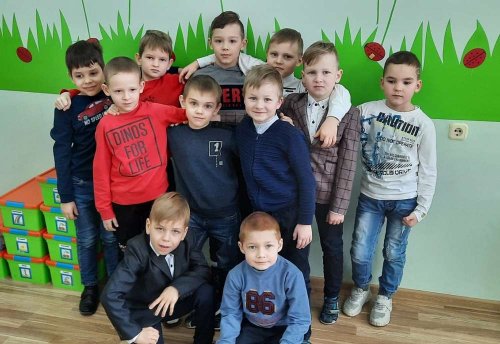 Конкурс юных чтецов «Разукрасим мир стихами» Конкурс юных чтецов «Разукрасим мир стихами»
