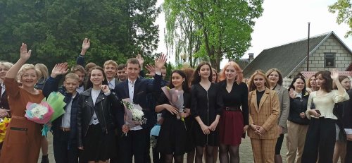 Линейка, посвящённая последнему звонку