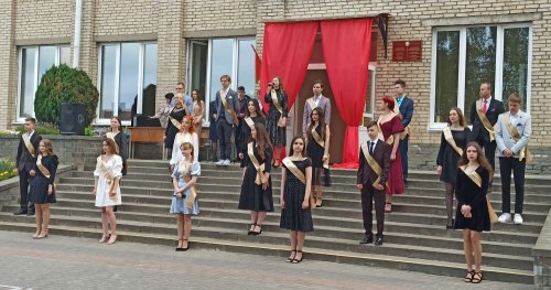 Линейка, посвящённая последнему звонку