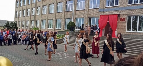 Линейка, посвящённая последнему звонку