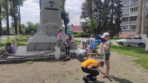 Акции «Чистый памятник»